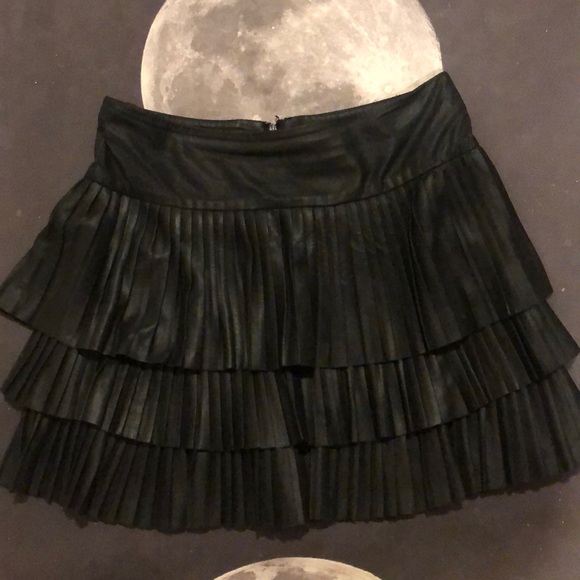 Leather skirt gorgeous. Scoop. Size S
